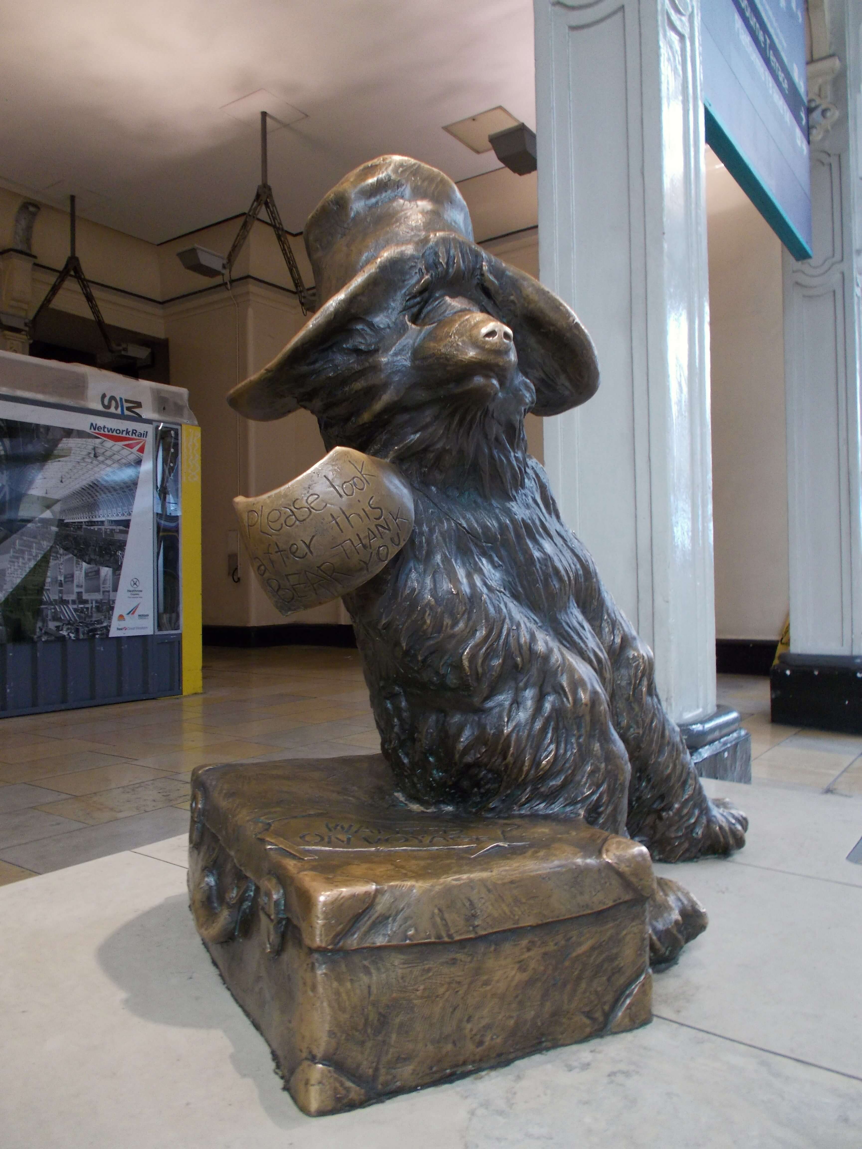 Paddington_Bear_in_bronze